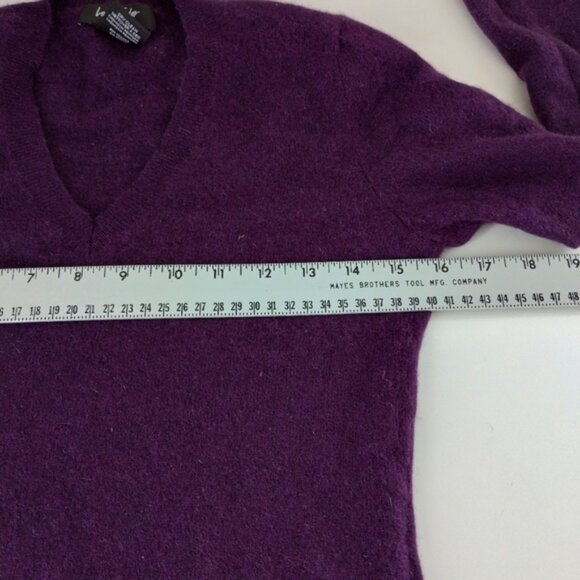 Lord &Taylor Sweater Small Purple 100% Cashmere Long Sleeve V-Neck Pullover - Picture 4 of 6